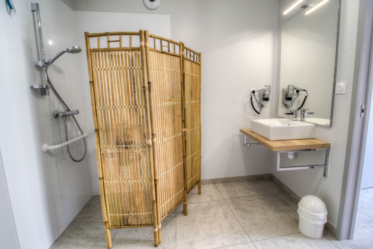 Salle d'eau accessible PMR