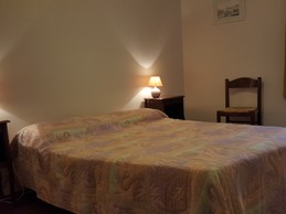 location Île MAudez dans l'ancien hotel Particulier de Marilou dans le coeur de Paimpol (Côtes d'Armor) - Clévacances, location centre ville de Paimpol, Puglisi, Maison de Marilou, île Maudez, la chambre avec lit double 140