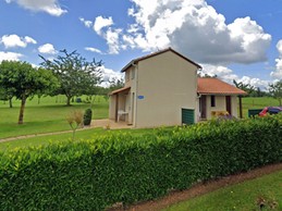 Vue des extérieurs Les Gîtes de La Deymarie