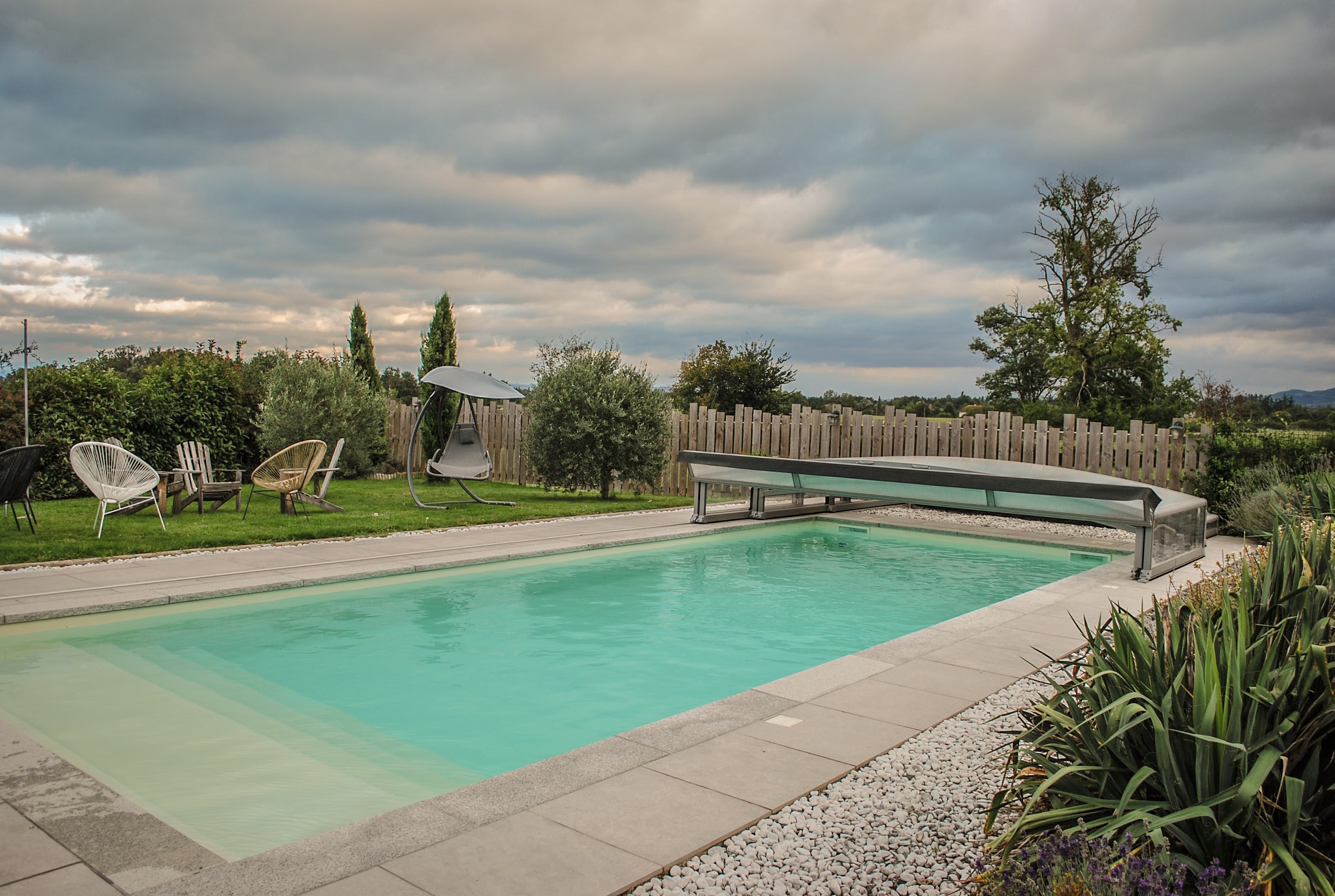 Le Logis de Ecuries, Renaison : la piscine