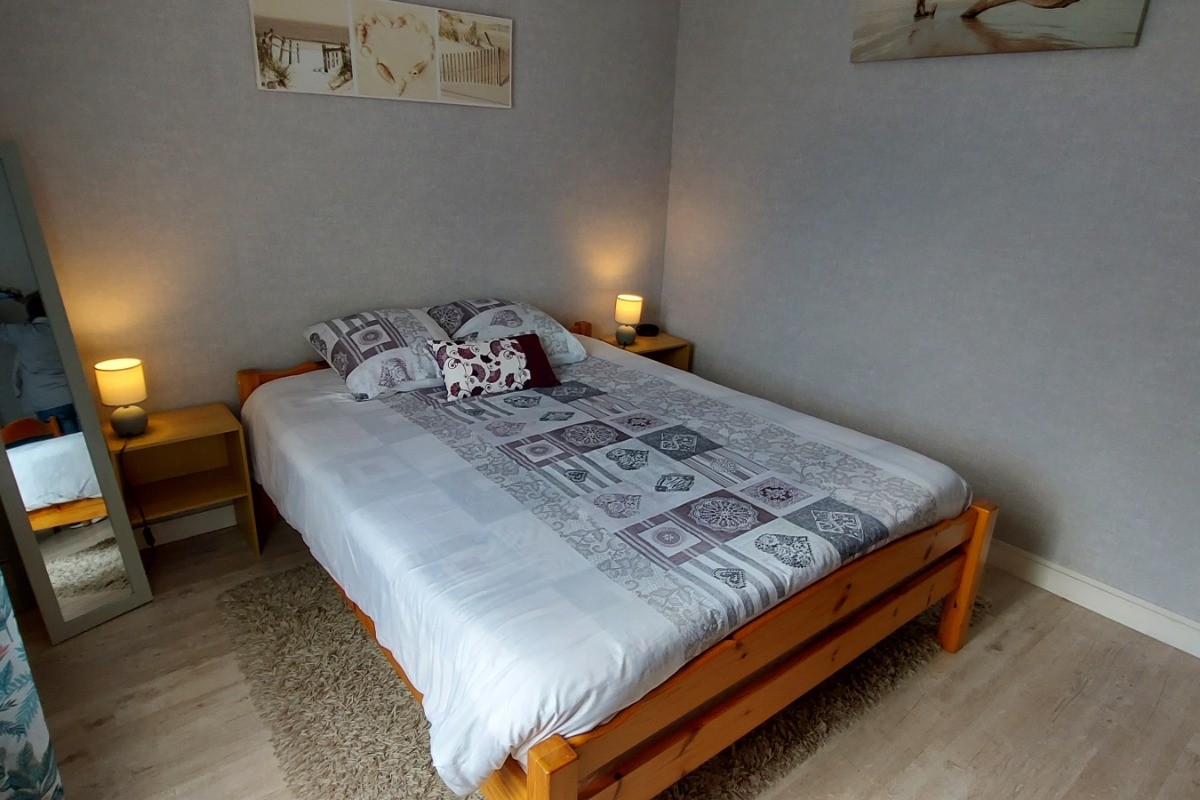 Chambre 1 pour 2 personnes : lit 160 x200 cm