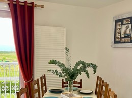 Salle avec possibilité d'agrandir la table