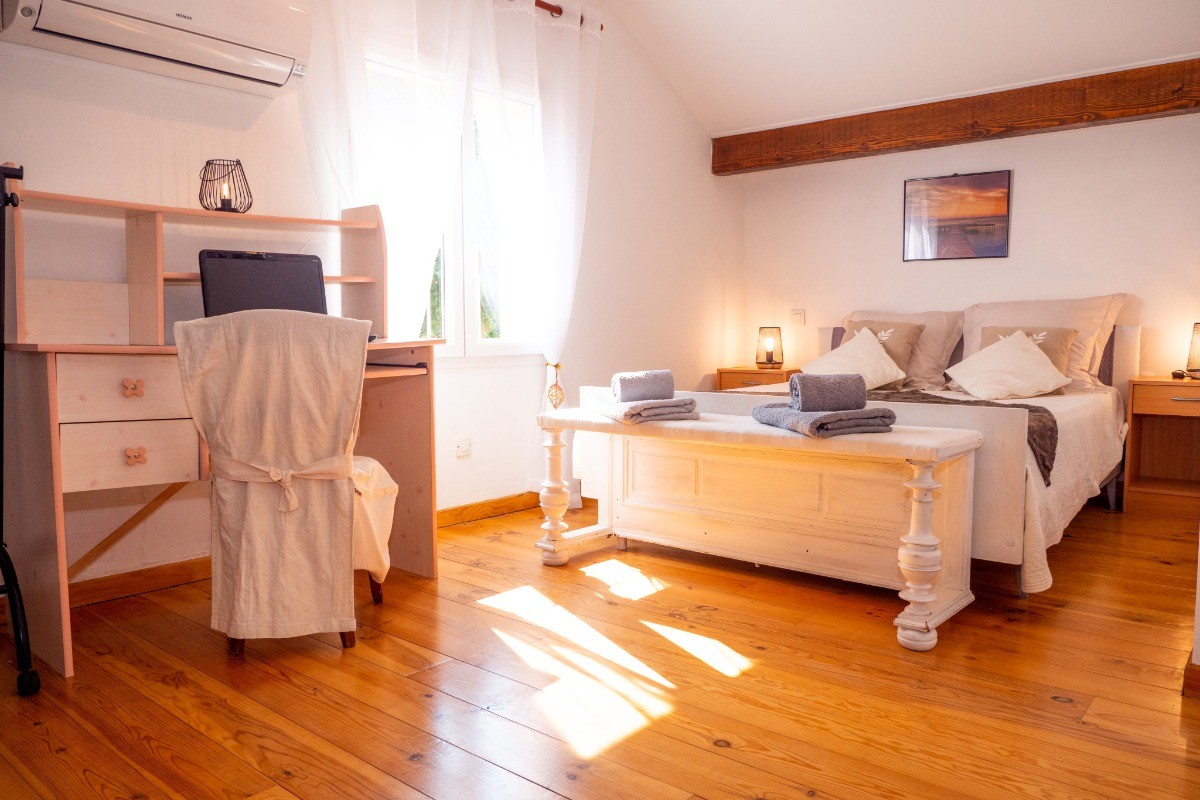 Chambre 1 étage lit 140 cm