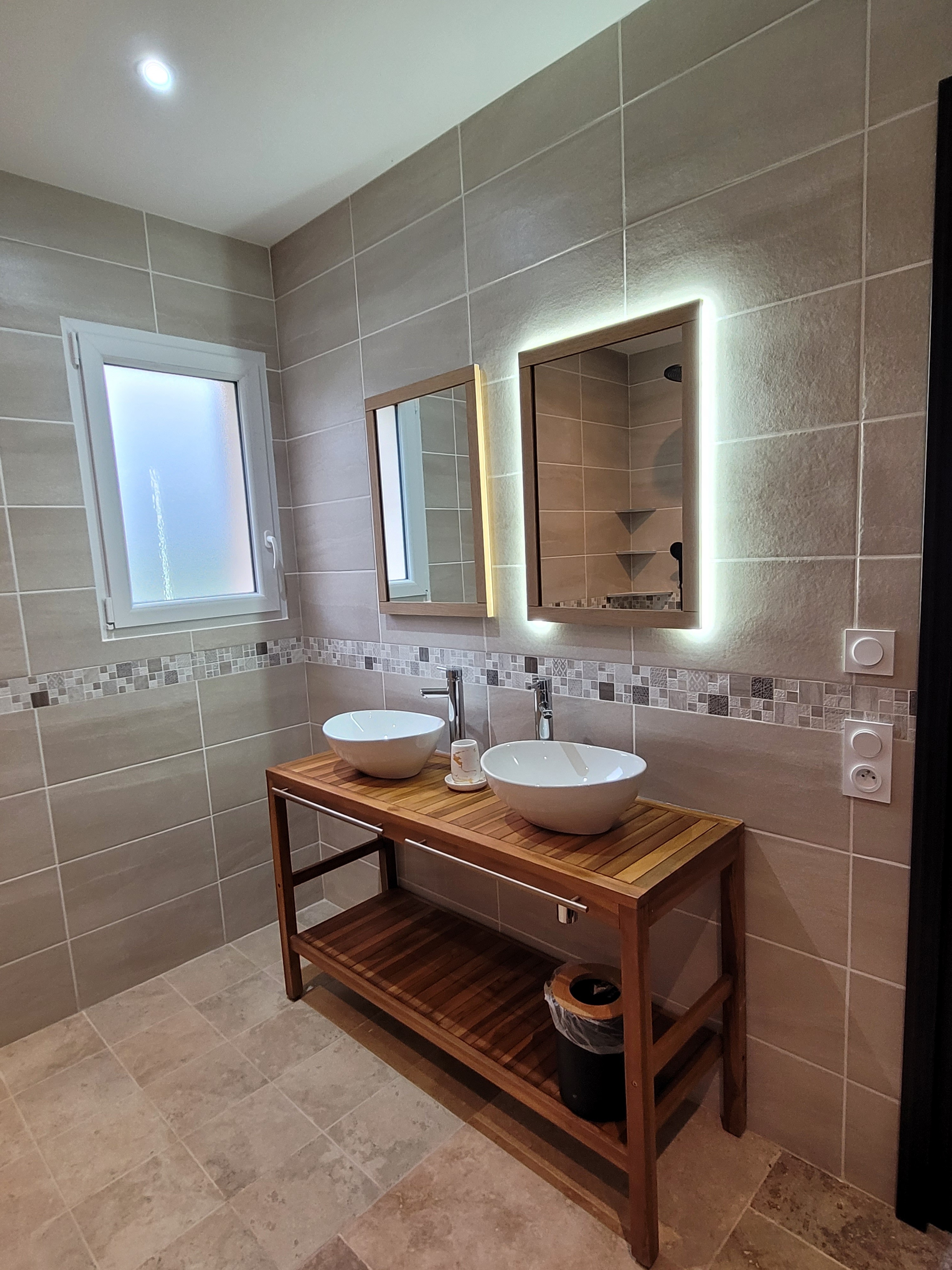 Salle de bains chambre familiale