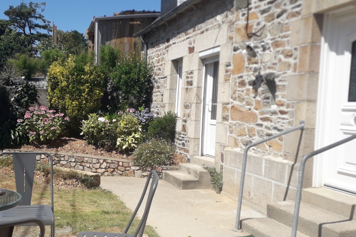 Location Paimpol Clévacances Derrien, vue extérieure de la maison coté rue