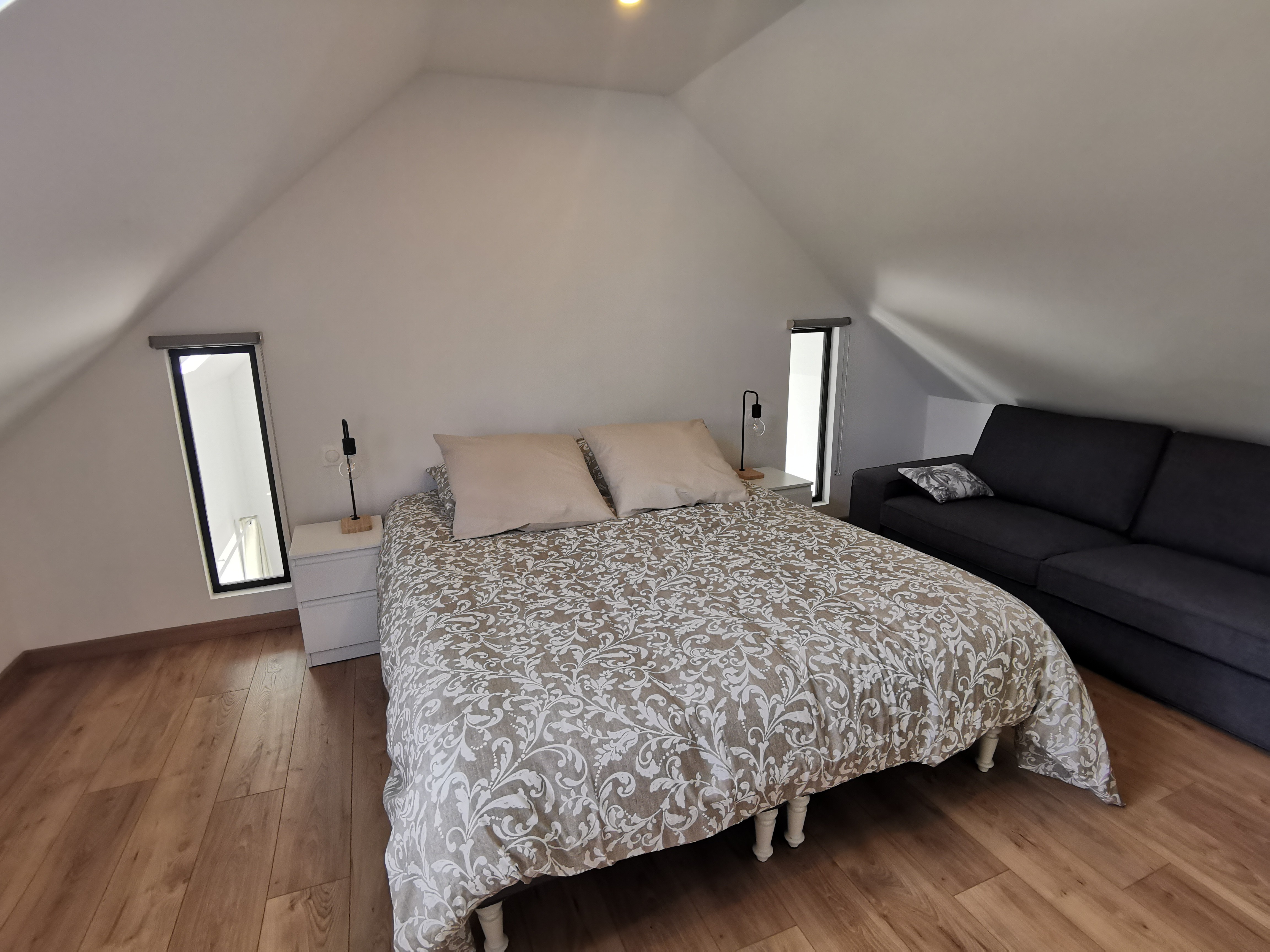 Room with a 160 bed, first floor