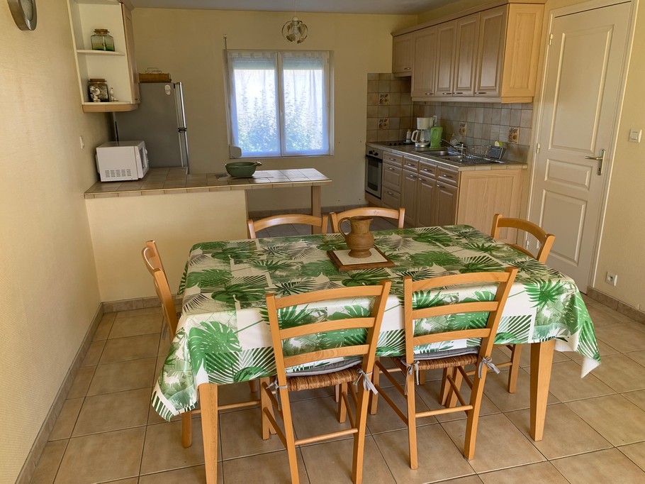 LA CUISINE ET LA SALLE A MANGER