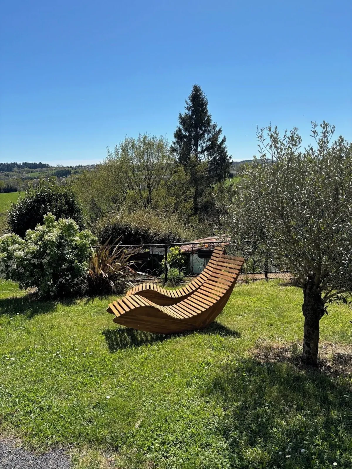 deckchair design garden nature view gîte Cantal
