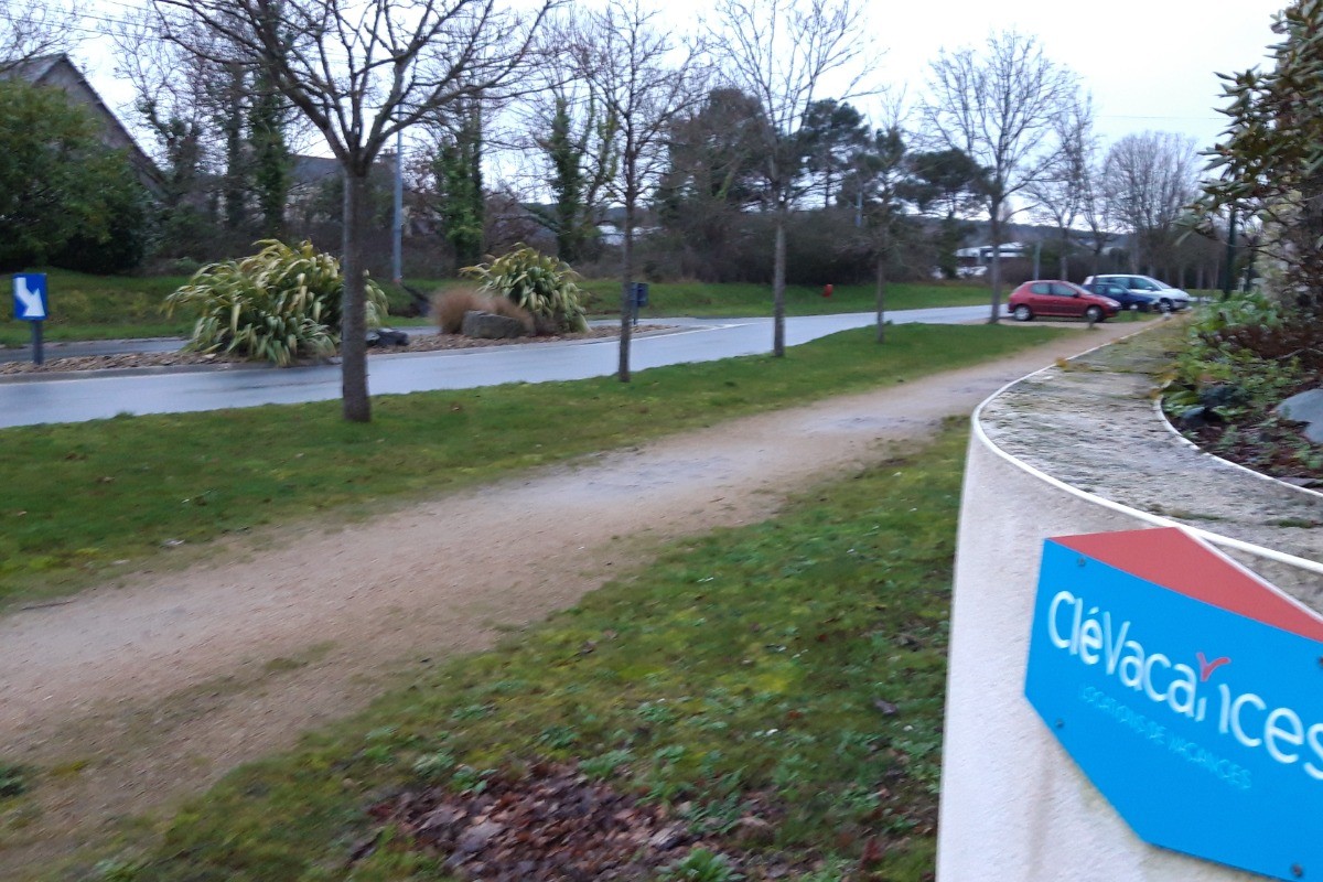 la piste cyclable et voie piétonne