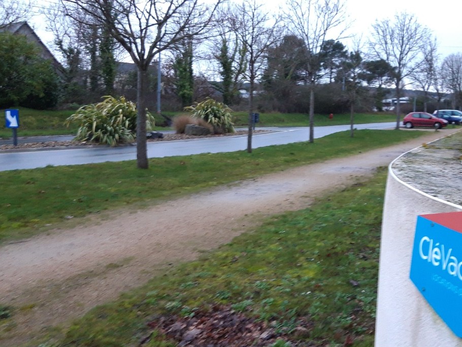 la piste cyclable et voie piétonne