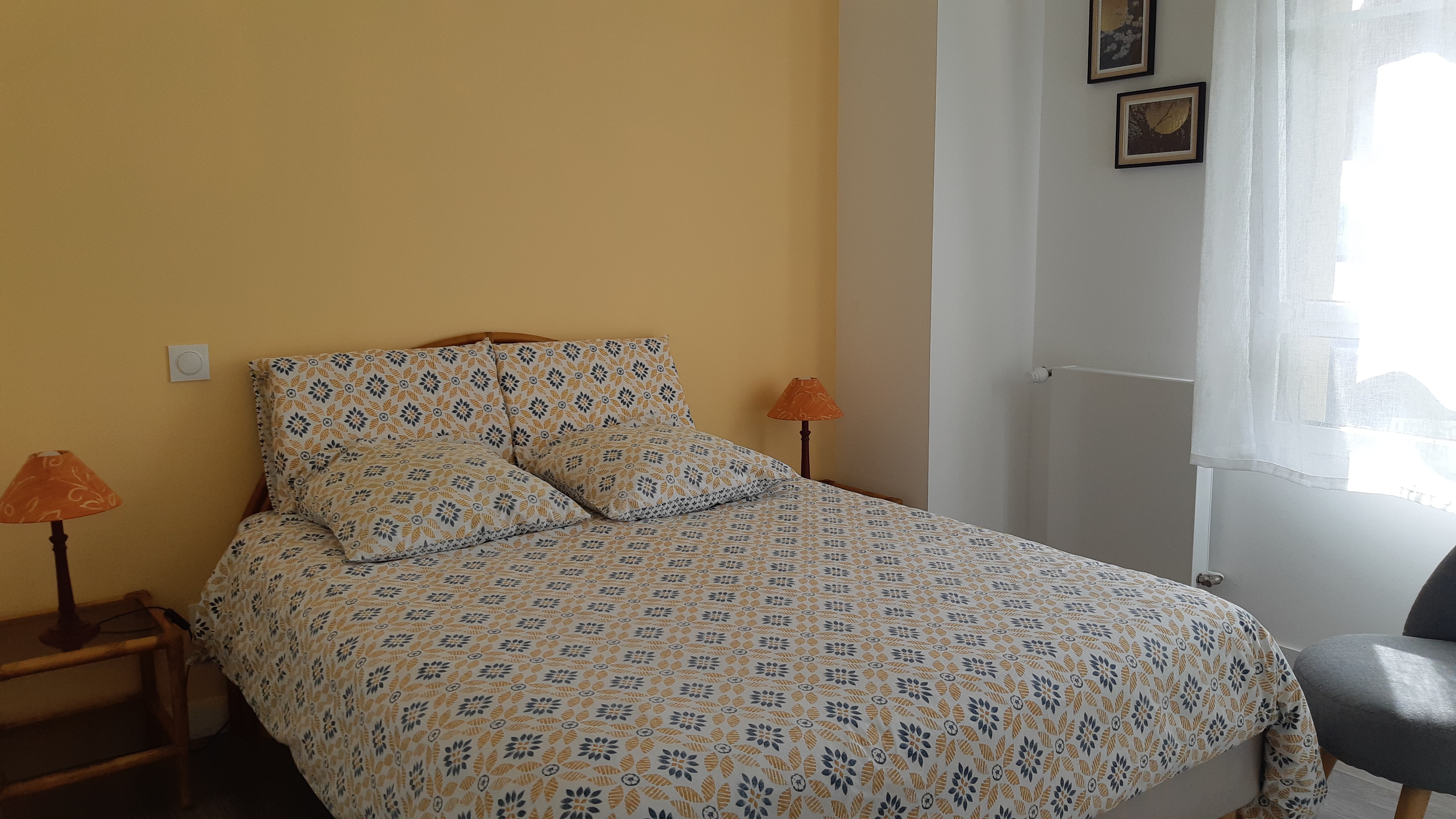 Bedroom with double bed (140cm)