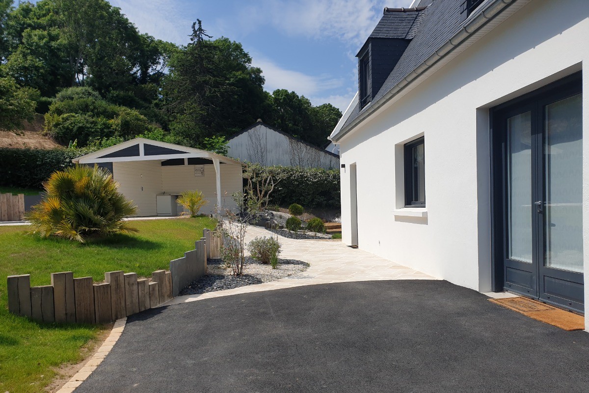 Arrière maison - VILLA SUR JARDIN CLOS AVEC PISCINE
