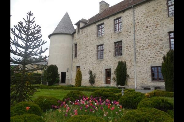 Château de Mérinchal - Appartement n° 59 - Venez vivre la vie de château dans un appartement du Château de la Mothe (XIIe siècle) en Creuse (limite Puy-de-Dôme)