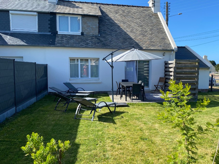 Jardin Clos, transats, table pour manger dehors