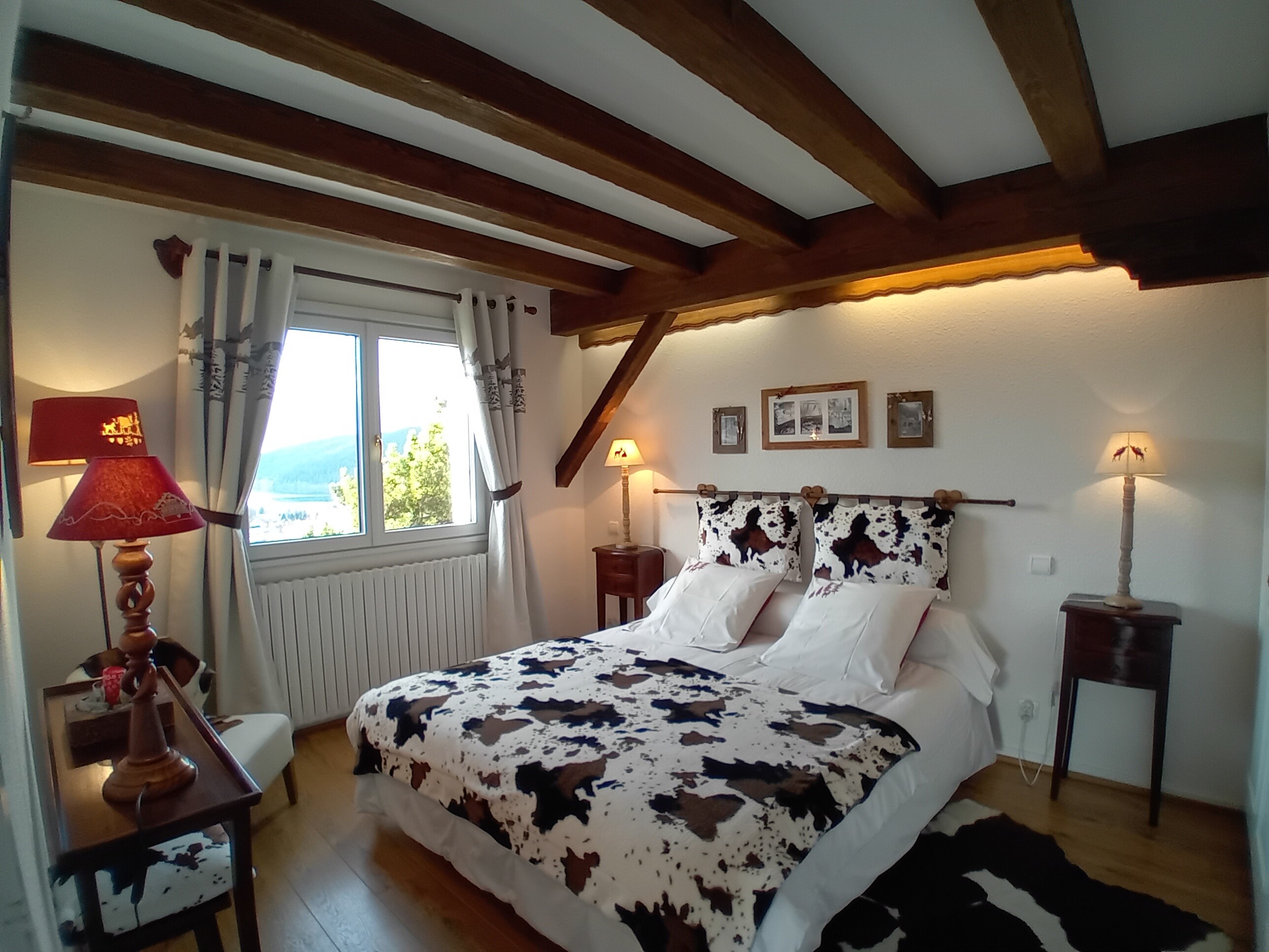 Chambre avec dressing vue lac