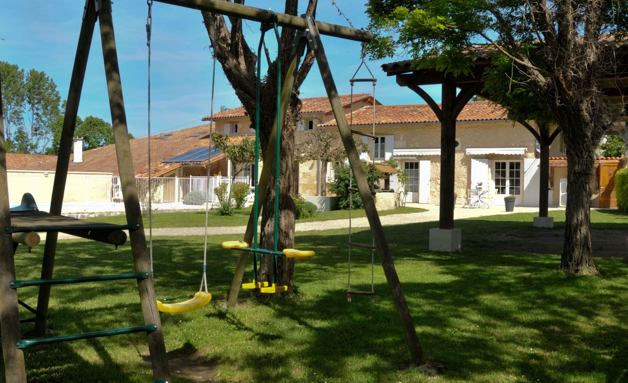 Gite La Grange, Chez Bariot pour 10 personnes avec piscine et jacuzzi intérieur en Charente