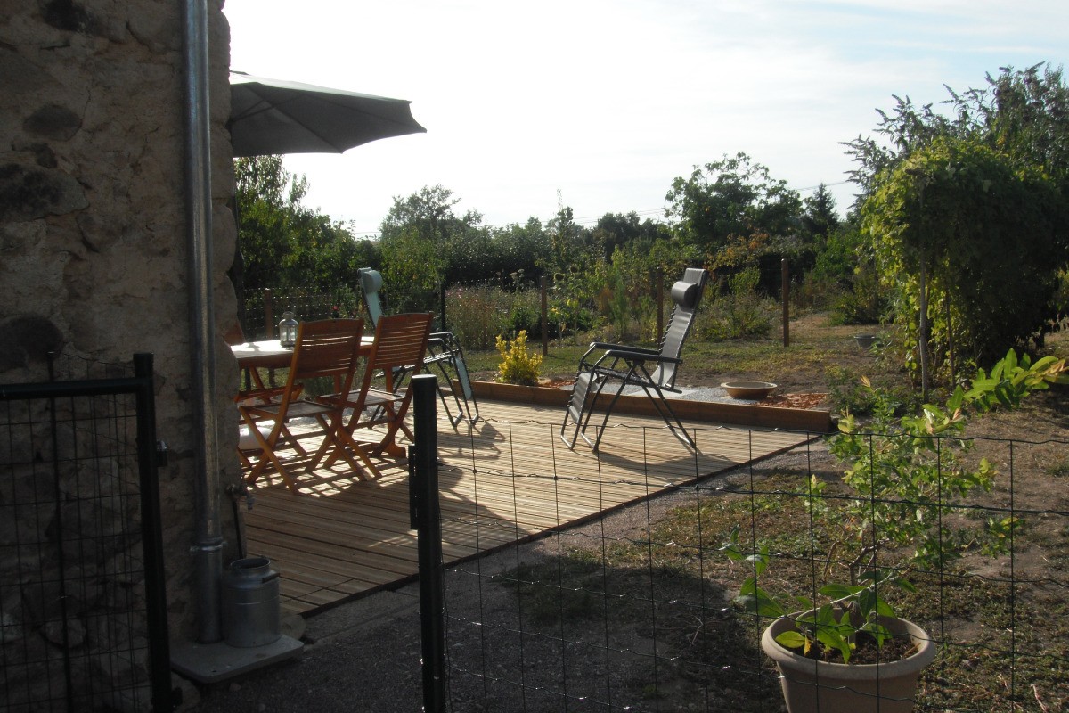 Terrasse et jardin clos