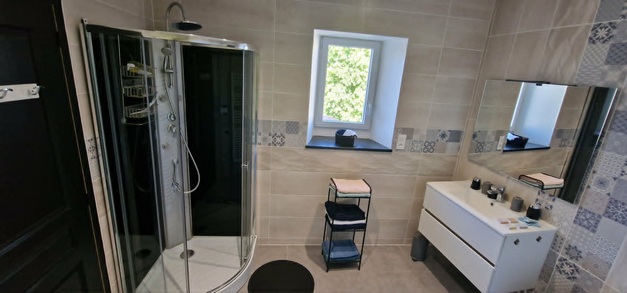 bathroom with shower and views over the Charente