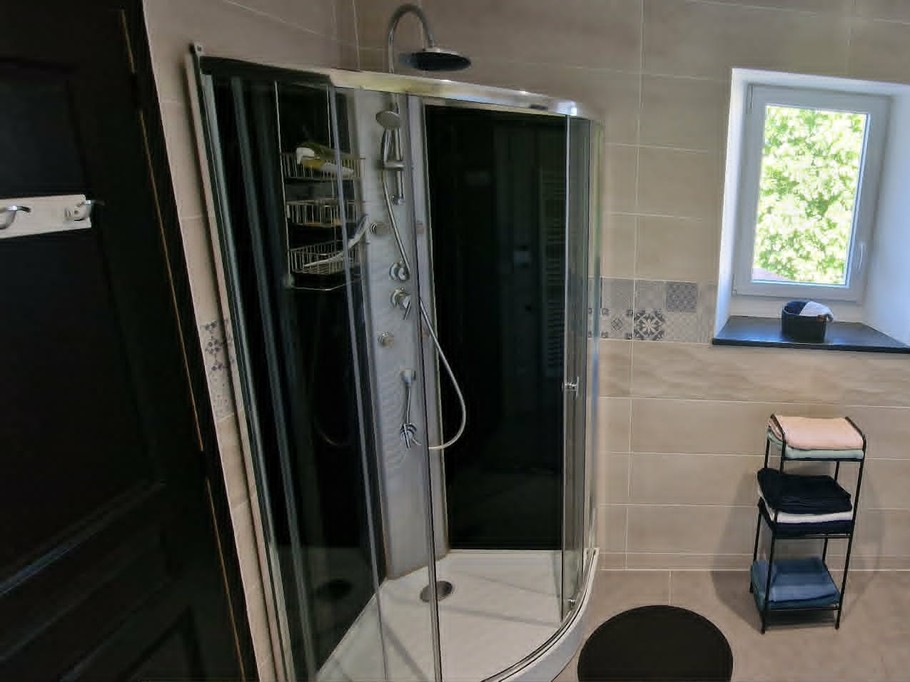 bathroom with shower and views over the Charente