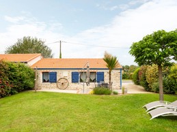 Private garden with terrace, garden furniture, parasol, deckchairs, washing line and barbecue.