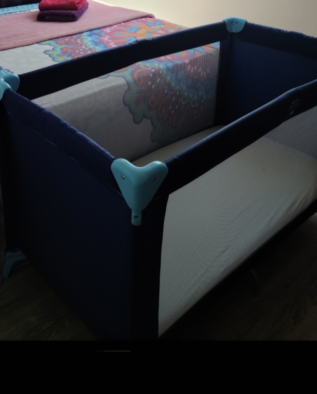 Lit pliable, bébé ou petit enfant, à la demande.