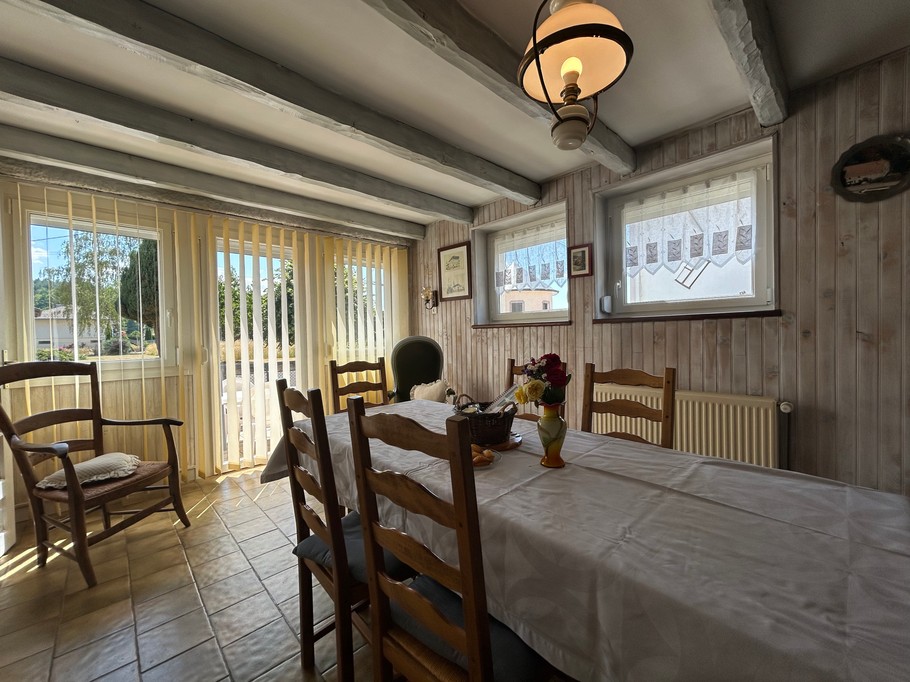 Espace repas - Gîte Bellegoutte, campagne et nature