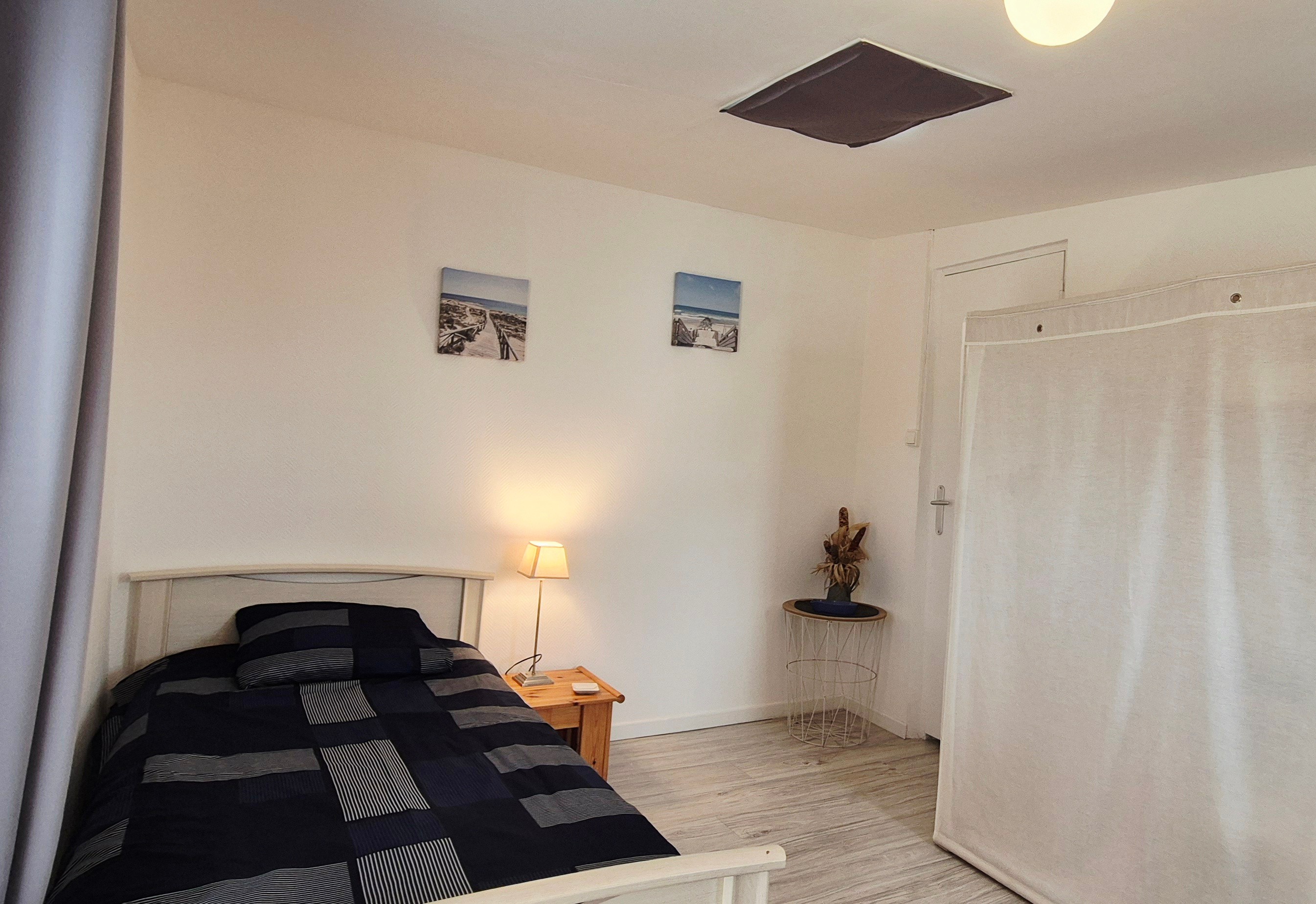 Chambre au RDC avec 2 lits de 90