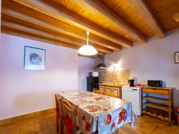 Rez-de-chaussée : coin cuisine.