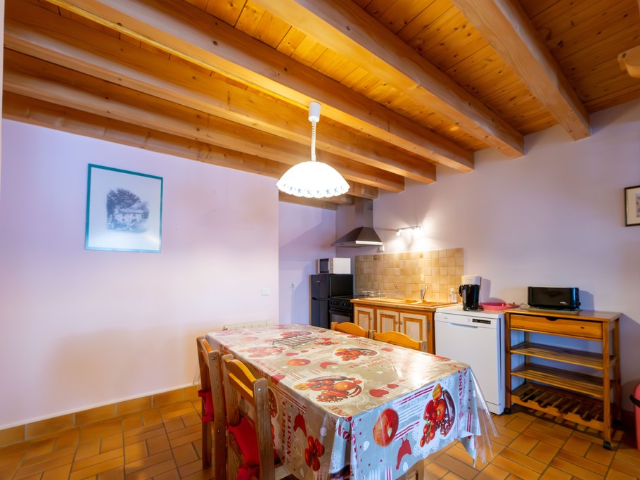 Rez-de-chaussée : coin cuisine.