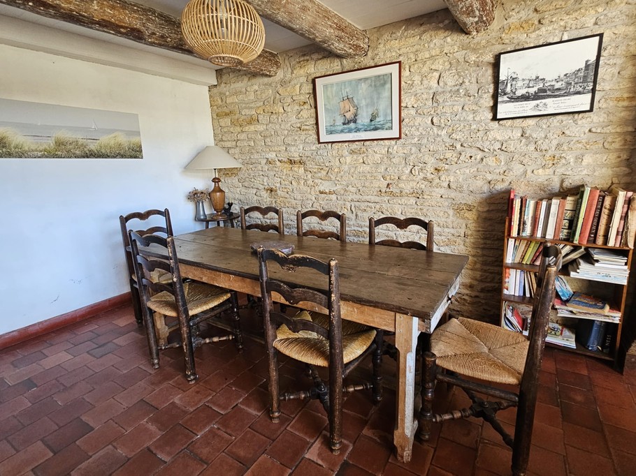 Dining room for 6