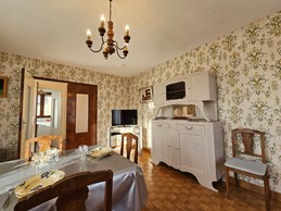 Salon / Séjour avec TV, table à manger