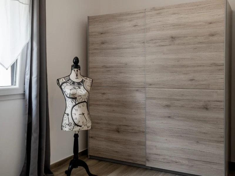 Chambre 1 et son armoire - Les 3 Line