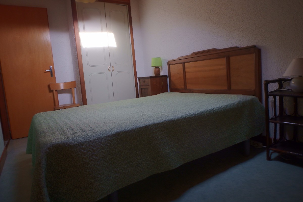 chambre avec lit de 140