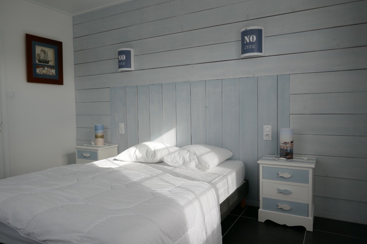 Chambre 2 avec un lit en 160