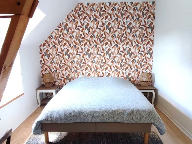 Salle d'eau communicante avec la suite parentale à l'étage. Meuble vasque et douche grande dimension.
Crédits photo : Mégane ARNAL