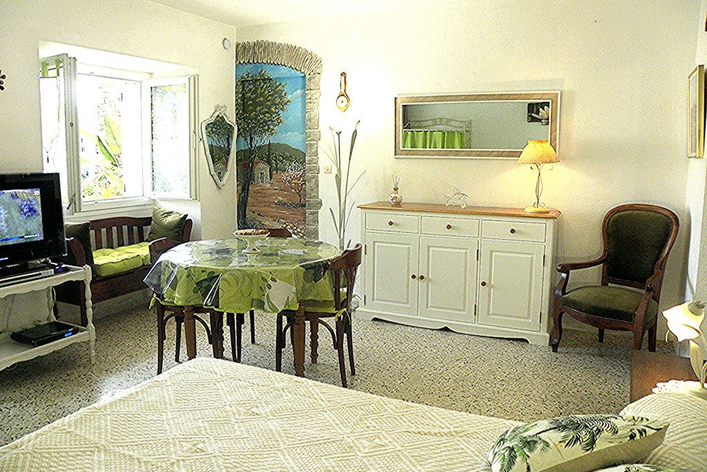 Autre vue du séjour, Gîtes de la Cagnardette - Studio Adret (Var, Provence, Côte d'Azur)