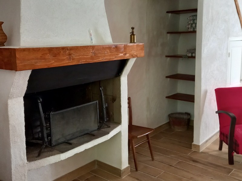 Le séjour - la cheminée