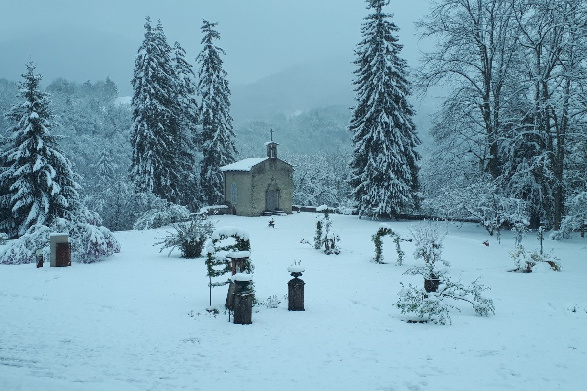 Abbaye de Saint Rambert en Bugey - Le parc sous la neige
