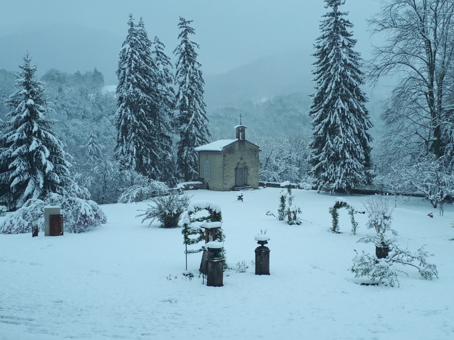 Abbaye de Saint Rambert en Bugey - Le parc sous la neige