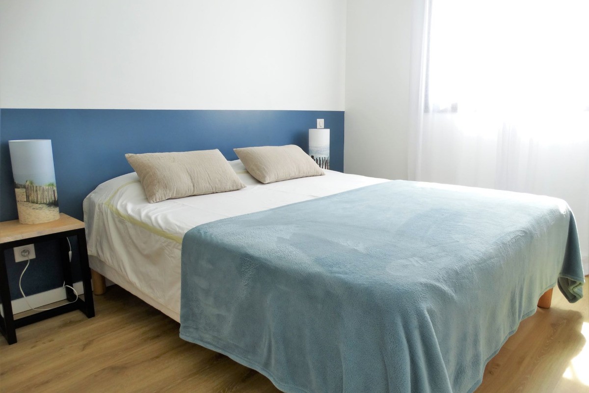 Chambre 1 avec un lit en 160