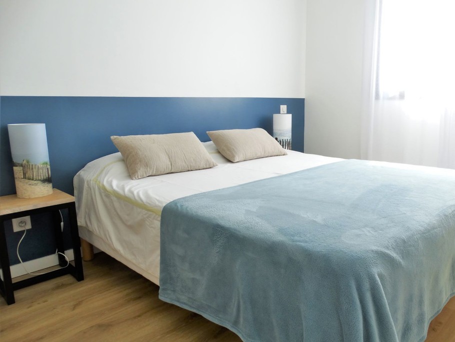 Chambre 1 avec un lit en 160