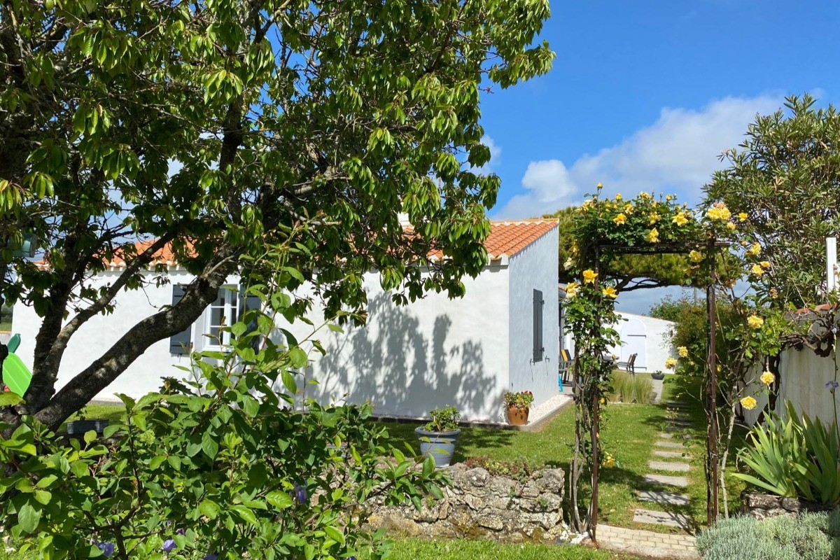 Jardin clos et arboré