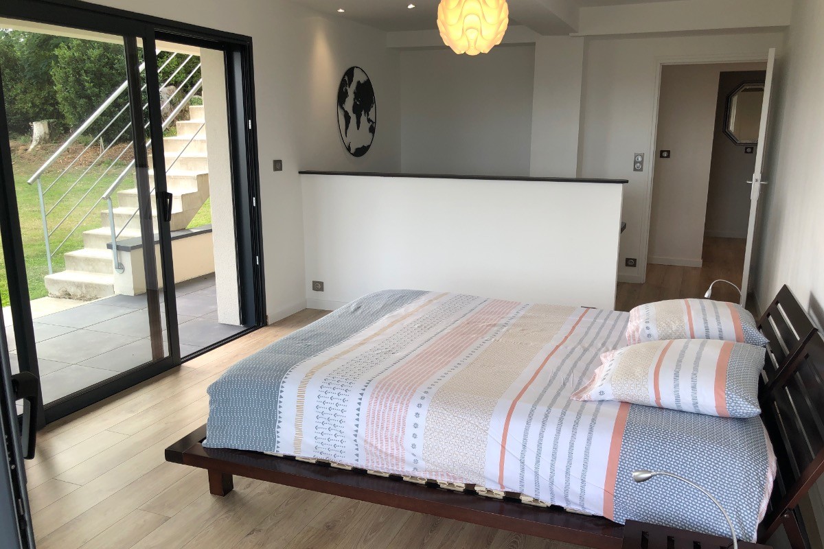 Chambre parentale avec bureau, dressing et salle de bain privative