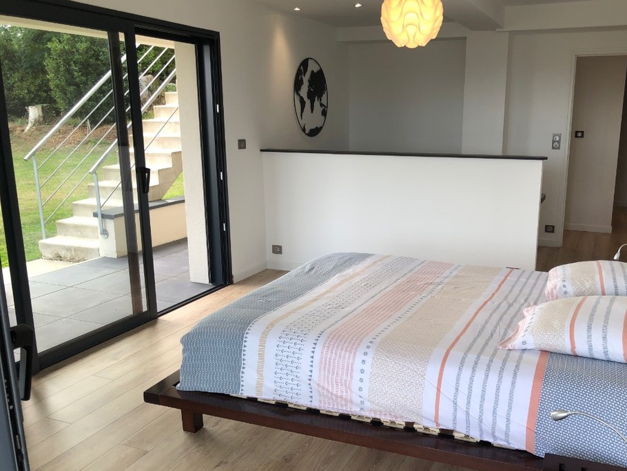 Chambre parentale avec bureau, dressing et salle de bain privative