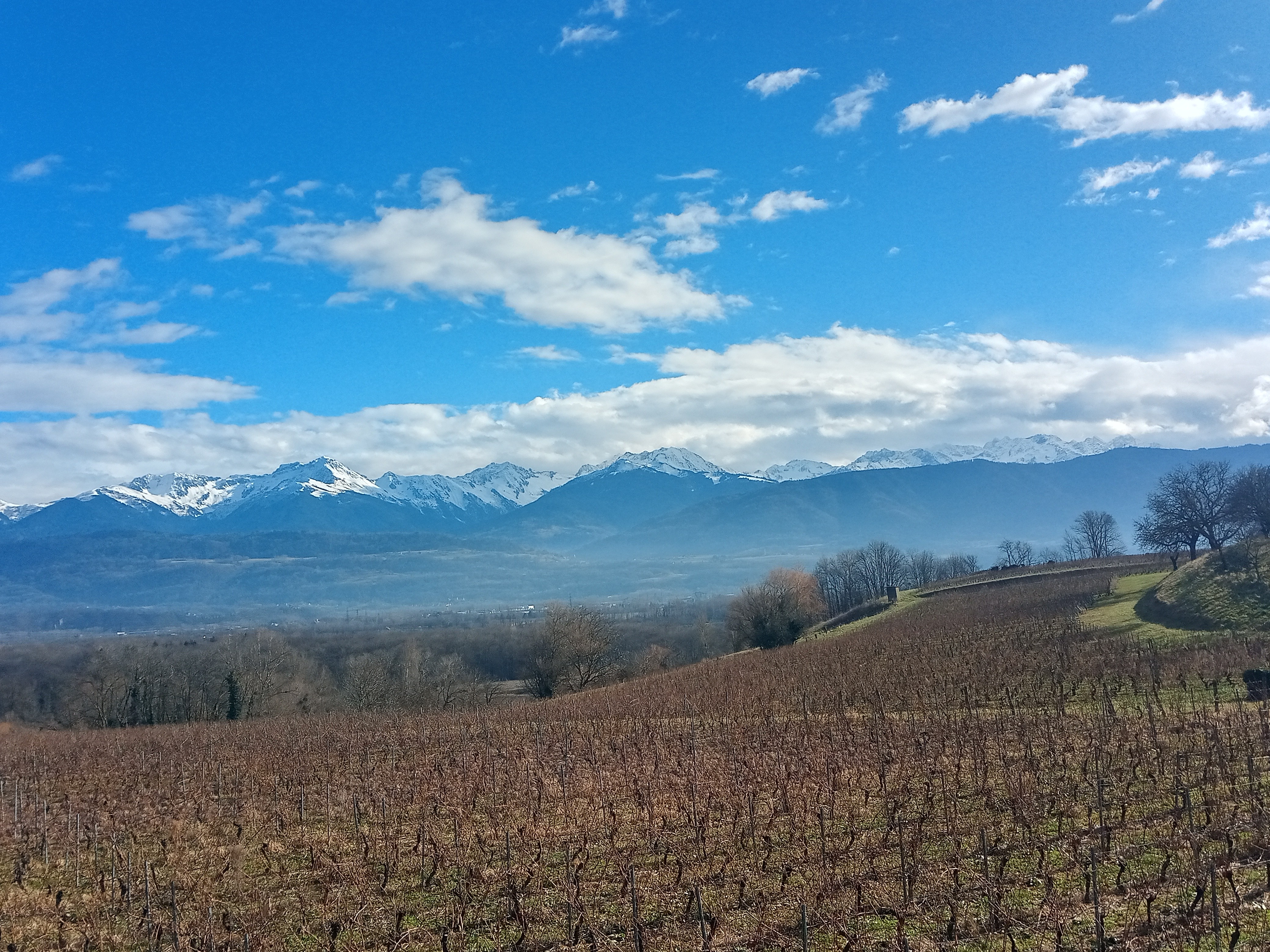 En janvier la neige sur les montagnes