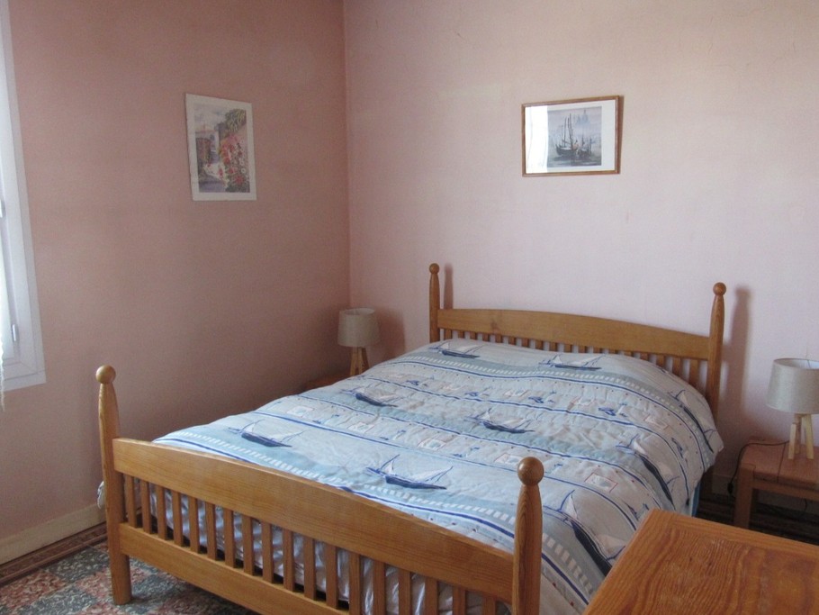 Chambre avec un lit en 140