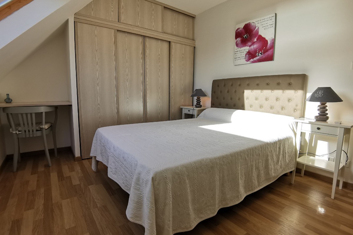 Chambre avec lit 140