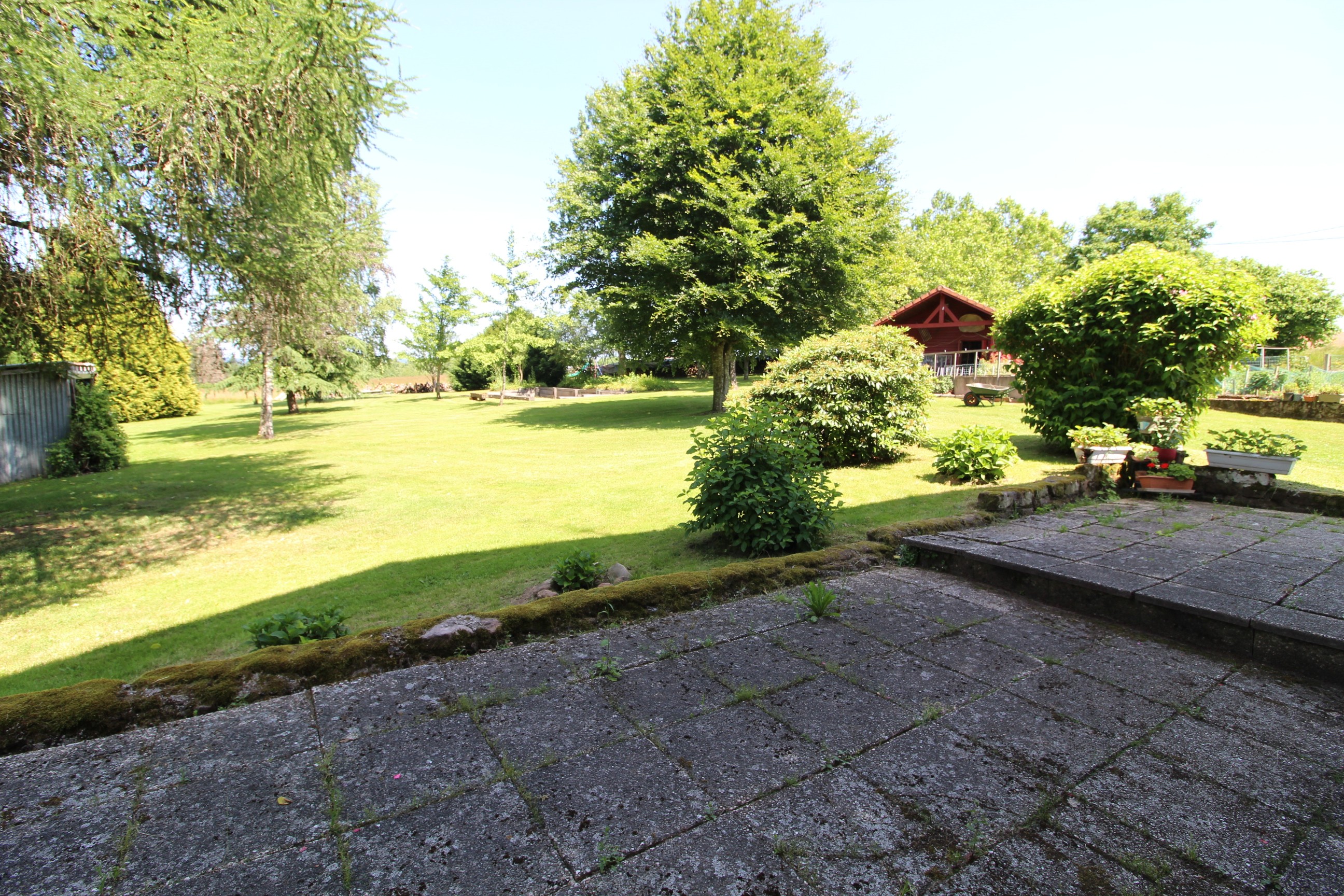 Terrasse - Gîte du Han à Saint-Remy, Vosges – Appartement nature, jardin, terrain pétanque