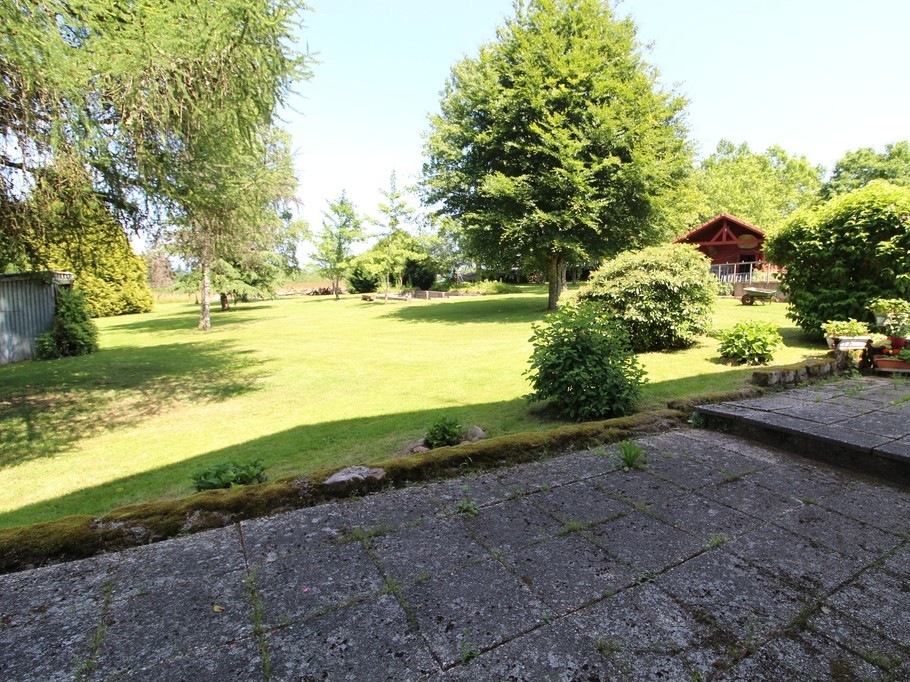 Terrasse - Gîte du Han à Saint-Remy, Vosges – Appartement nature, jardin, terrain pétanque
