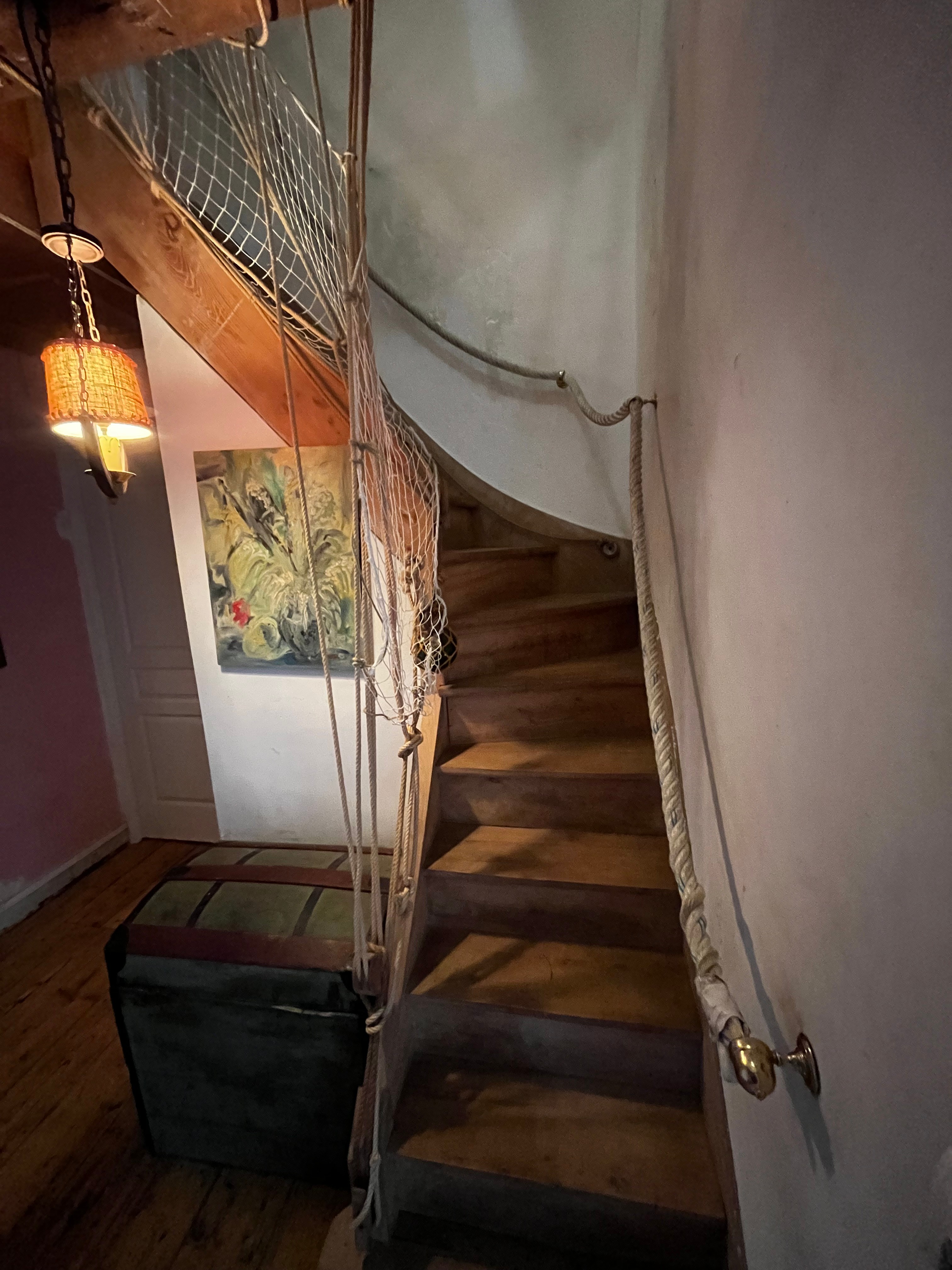 Escalier un peu raide pour monter au 3 ème
